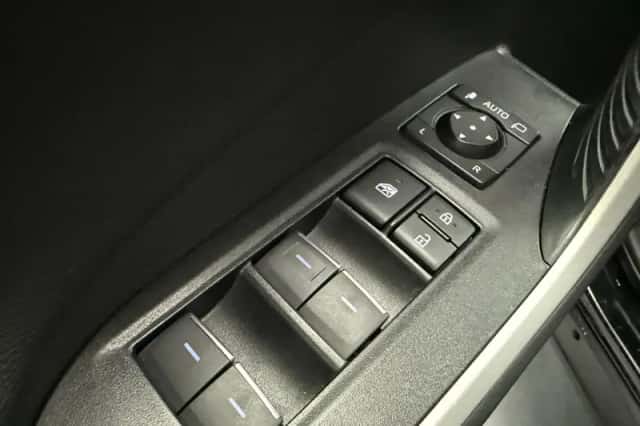 Toyota RAV4 (2024) thumbnail 4