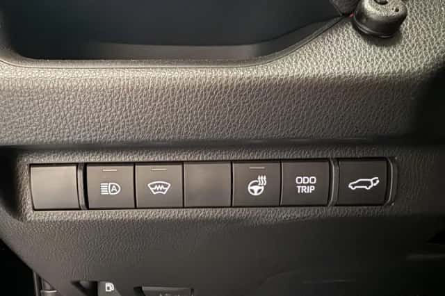 Toyota RAV4 (2024) thumbnail 6