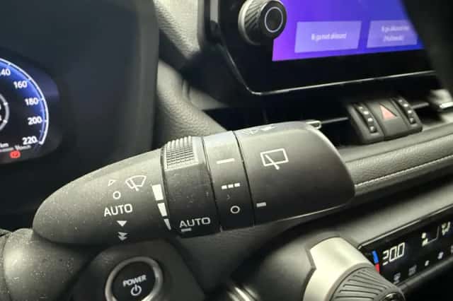 Toyota RAV4 (2024) thumbnail 9