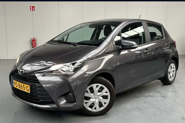 Toyota Yaris (2017) thumbnail 1