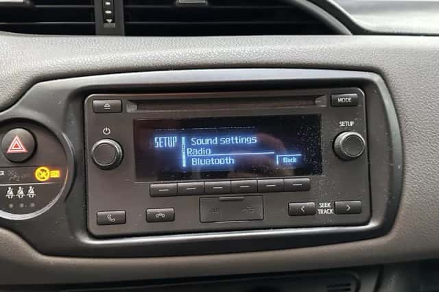 Toyota Yaris (2017) thumbnail 11