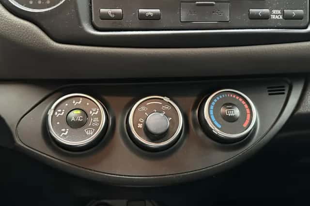 Toyota Yaris (2017) thumbnail 13