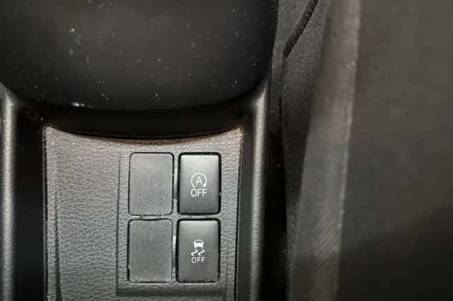 Toyota Yaris (2017) thumbnail 14
