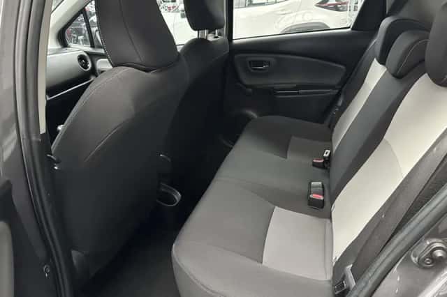 Toyota Yaris (2017) thumbnail 15
