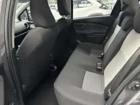 Toyota Yaris (2017) thumbnail 15