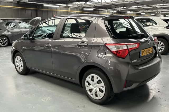 Toyota Yaris (2017) thumbnail 18