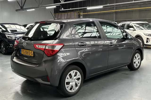 Toyota Yaris (2017) thumbnail 22