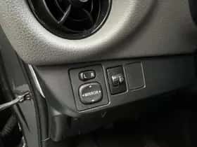 Toyota Yaris (2017) thumbnail 4