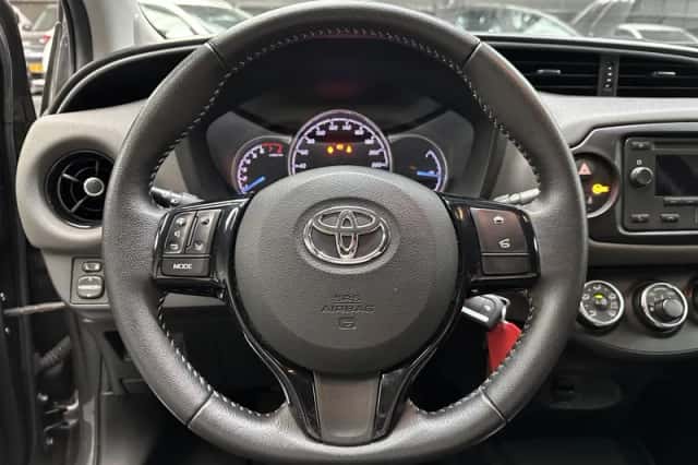 Toyota Yaris (2017) thumbnail 10