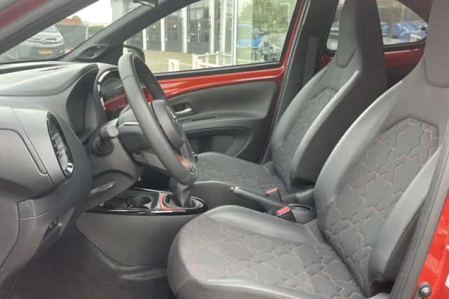 Toyota Aygo (2022) thumbnail 2
