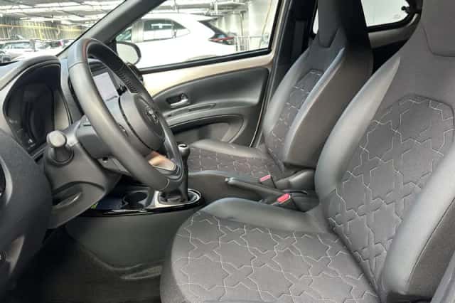 Toyota Aygo (2024) thumbnail 2