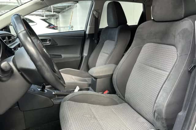 Toyota Auris (2018) thumbnail 2