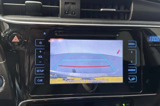 Toyota Auris (2018) thumbnail 13
