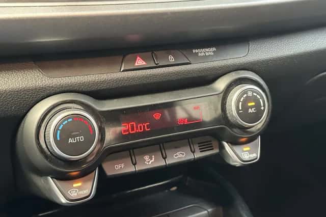 Kia Rio (2022) thumbnail 11