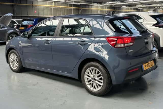 Kia Rio (2022) thumbnail 17