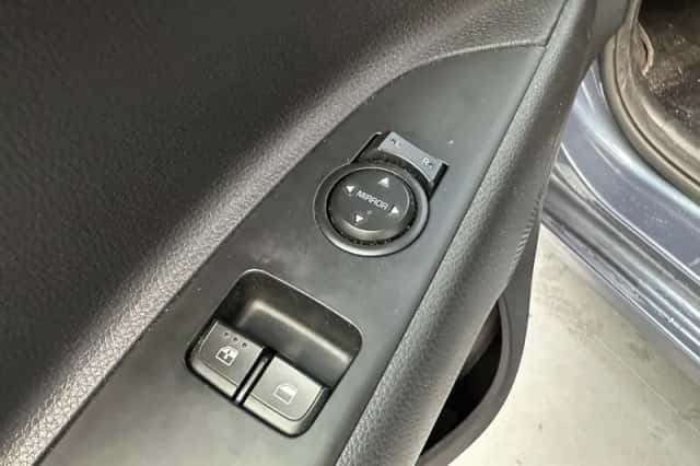 Kia Rio (2022) thumbnail 3