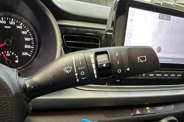 Kia Rio (2022) thumbnail 5