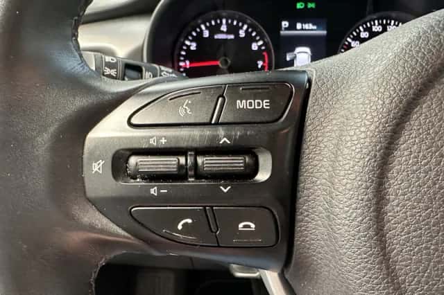 Kia Rio (2022) thumbnail 10