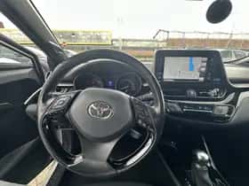 Toyota C-HR (2019) thumbnail 2