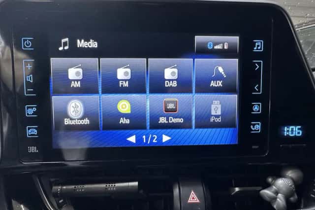 Toyota C-HR (2019) thumbnail 11