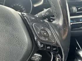 Toyota C-HR (2019) thumbnail 5