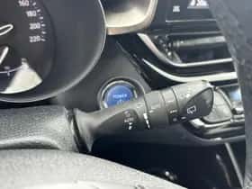 Toyota C-HR (2019) thumbnail 8