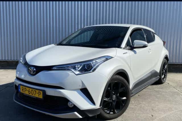 Toyota C-HR (2018) thumbnail 1