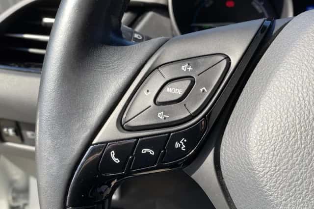 Toyota C-HR (2018) thumbnail 11