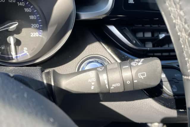 Toyota C-HR (2018) thumbnail 14