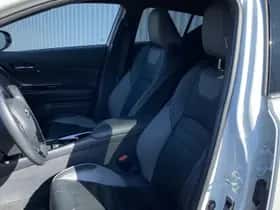 Toyota C-HR (2018) thumbnail 3