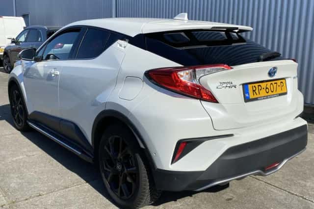 Toyota C-HR (2018) thumbnail 24