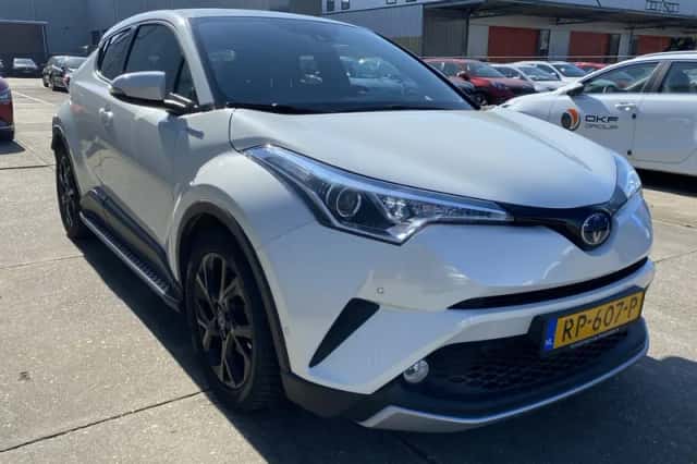 Toyota C-HR (2018) thumbnail 26