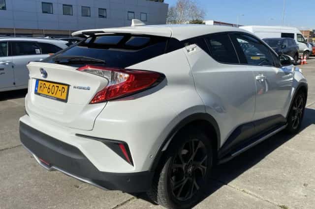 Toyota C-HR (2018) thumbnail 29