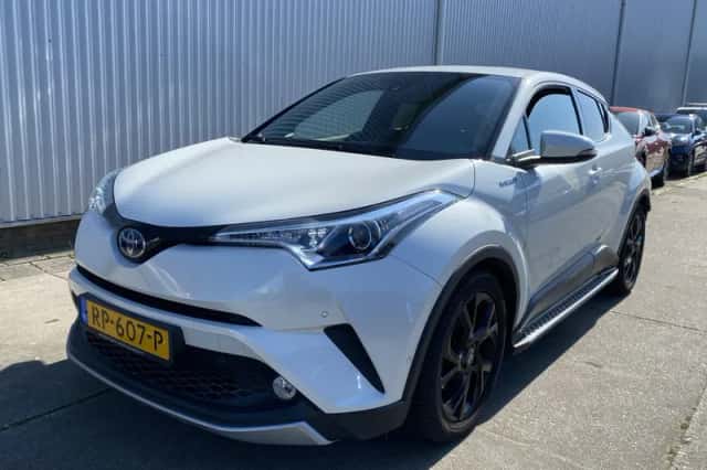 Toyota C-HR (2018) thumbnail 30