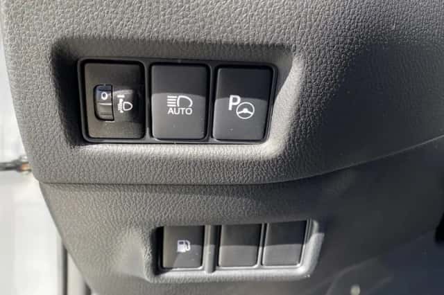 Toyota C-HR (2018) thumbnail 8
