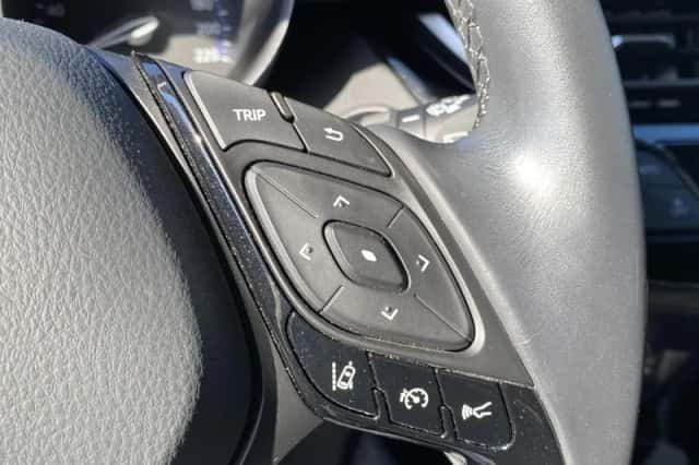 Toyota C-HR (2018) thumbnail 10