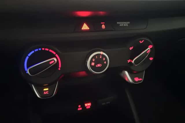 Kia Rio (2017) thumbnail 15