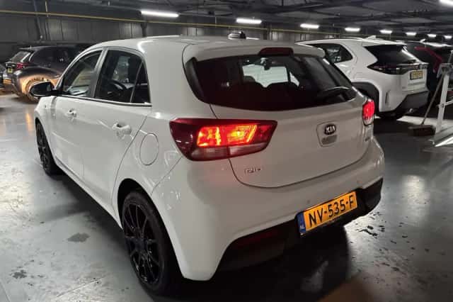 Kia Rio (2017) thumbnail 16