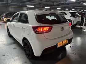 Kia Rio (2017) thumbnail 16
