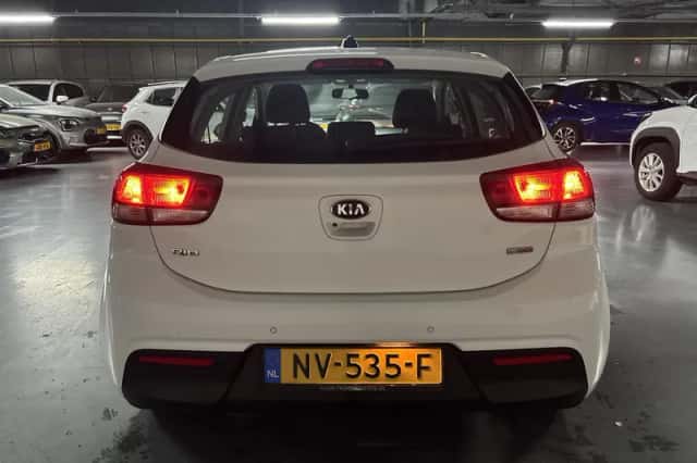 Kia Rio (2017) thumbnail 18