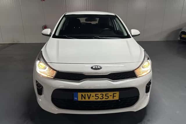 Kia Rio (2017) thumbnail 21