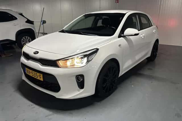Kia Rio (2017) thumbnail 22