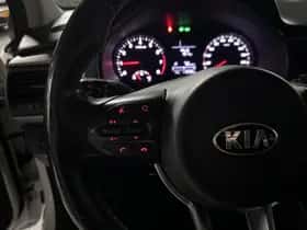 Kia Rio (2017) thumbnail 6