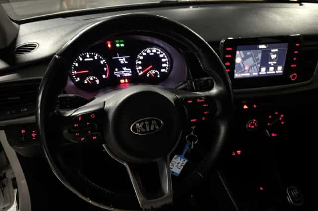 Kia Rio (2017) thumbnail 10