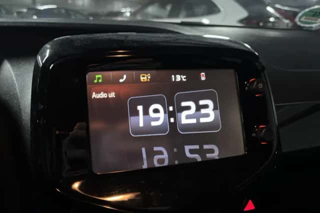 Toyota Aygo (2018) thumbnail 8