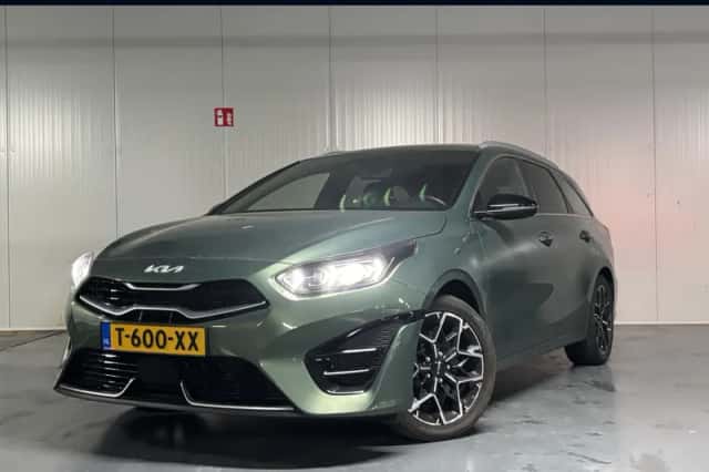 Kia Ceed Sportswagon (2023) thumbnail 1