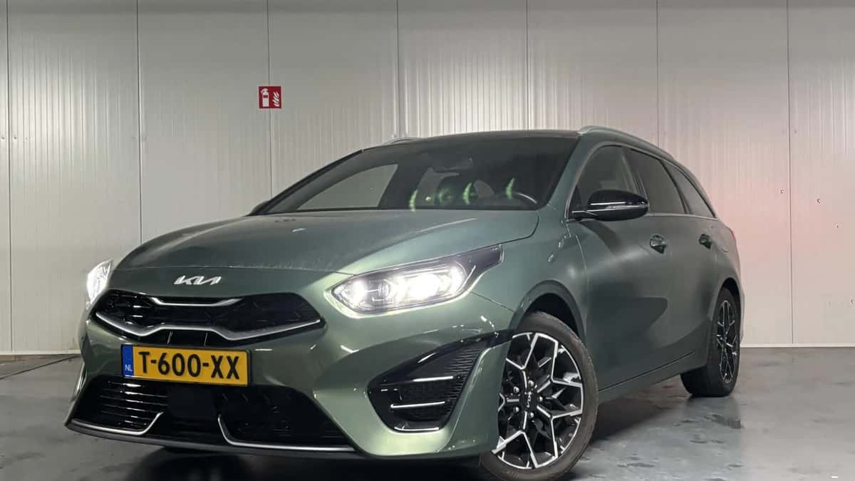 Kia Ceed Sportswagon (2023) — foto 1