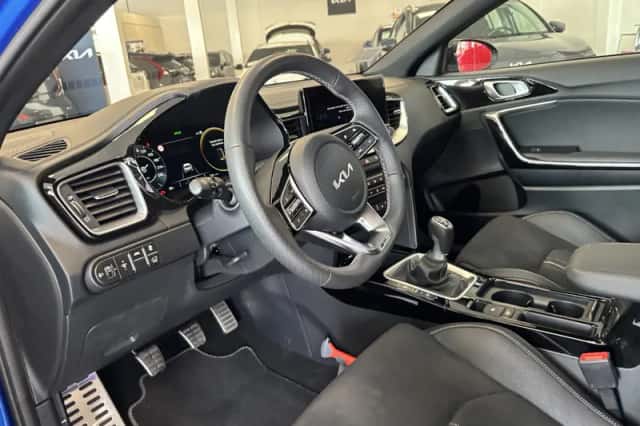 Kia XCeed (2024) thumbnail 3