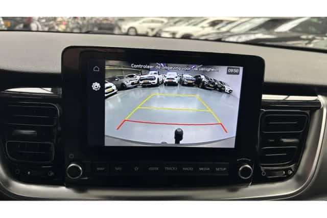 Kia Stonic (2021) thumbnail 8