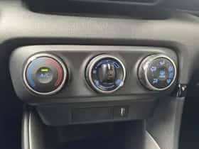 Toyota Yaris (2022) thumbnail 18